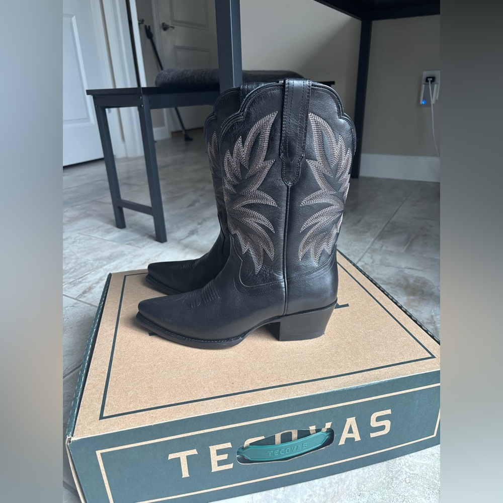 Tecovas Midnight Cowhide Boots Sadie size 7 B NEW - Picture 2 of 8